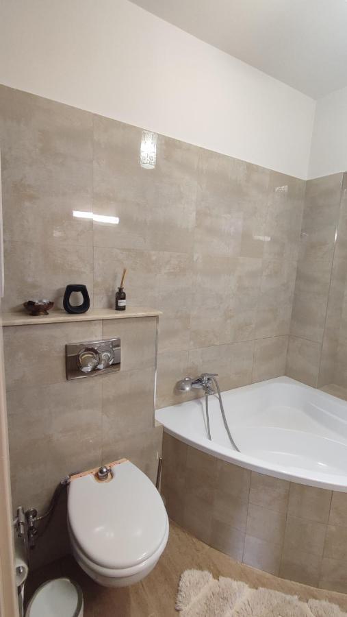 Art Styles Boutique Apartment Сентендре Екстер'єр фото